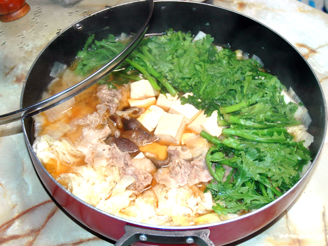 豆腐多めで生姜を効かせて！豚バラ肉のすき焼き風♪